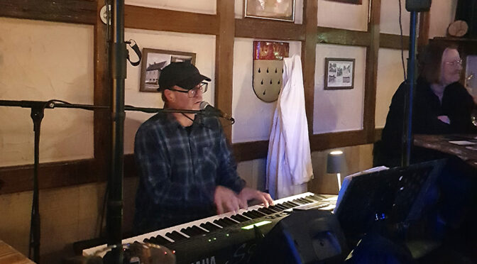 Der Mondorfer Musiker Thomas Klemstein am Klavier